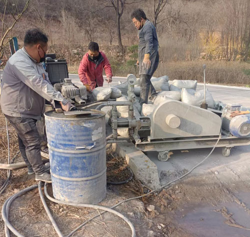 苏尼特左路面下沉注浆